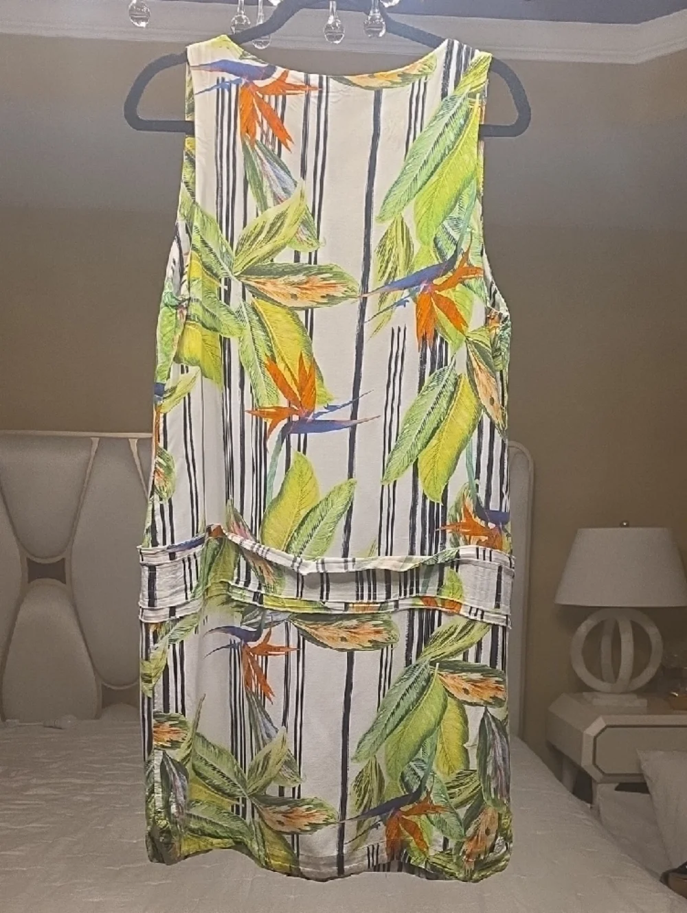 Luigi Bertolli Weekend ViscoseTropical Leaf Pocket Mini Dress in White and Green - Picture 6 of 16